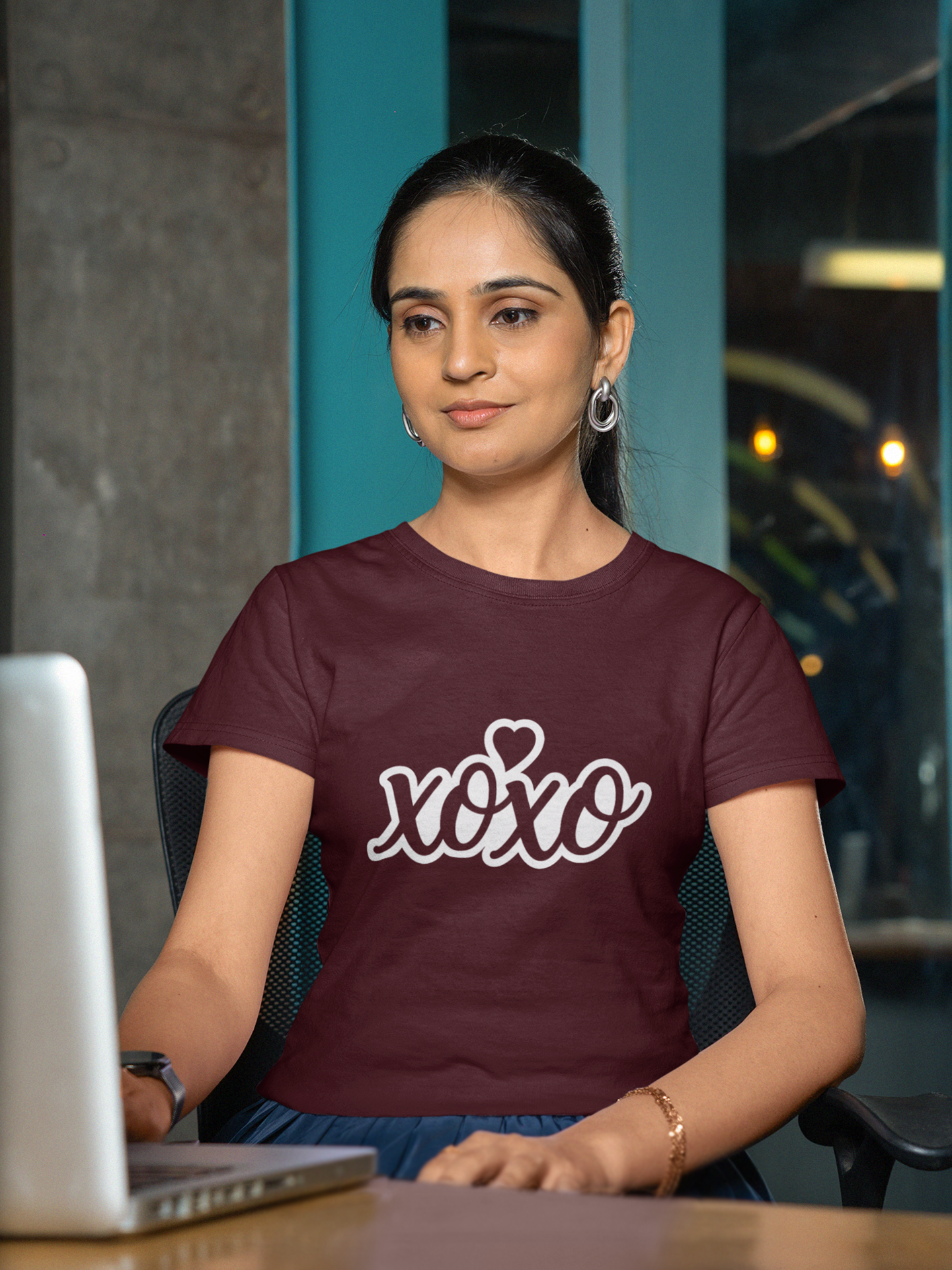 White XOXO Vibes Women's Crew Neck T-shirt