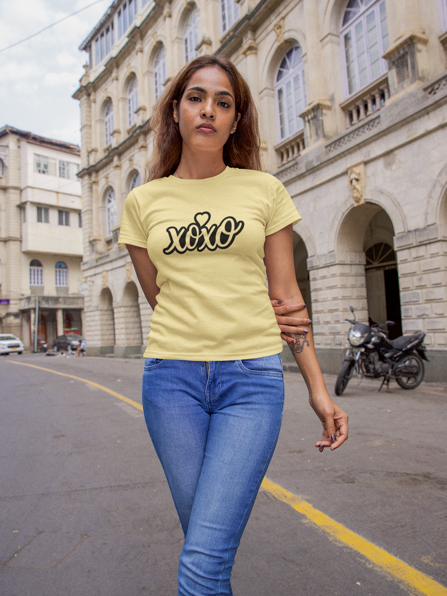 Black XOXO Vibes Women's Crew Neck T-shirt